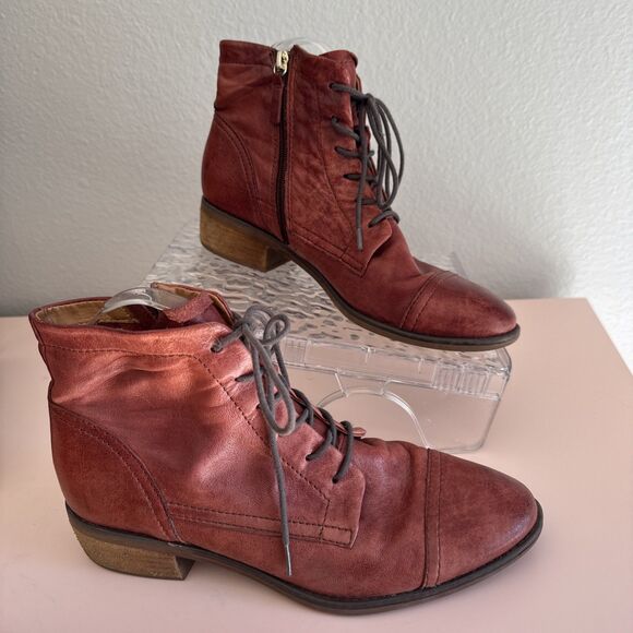 Comfortiva Red Leather Cordia Lace Up Combat Ankle Boots Size 8.5M - Picture 1 of 8